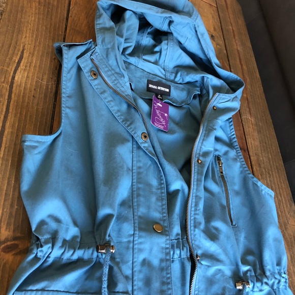 Blue cargo vest NWT - Picture 3 of 3